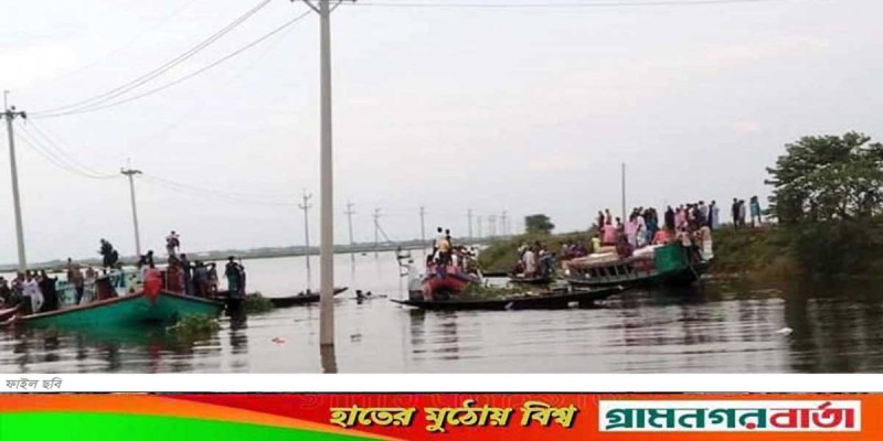 ধলেশ্বরীতে লঞ্চের ধাক্কায় মালবাহী ট্রলারডুবি ধলেশ্বরীতে লঞ্চের ধাক্কায় মালবাহী ট্রলারডুবি