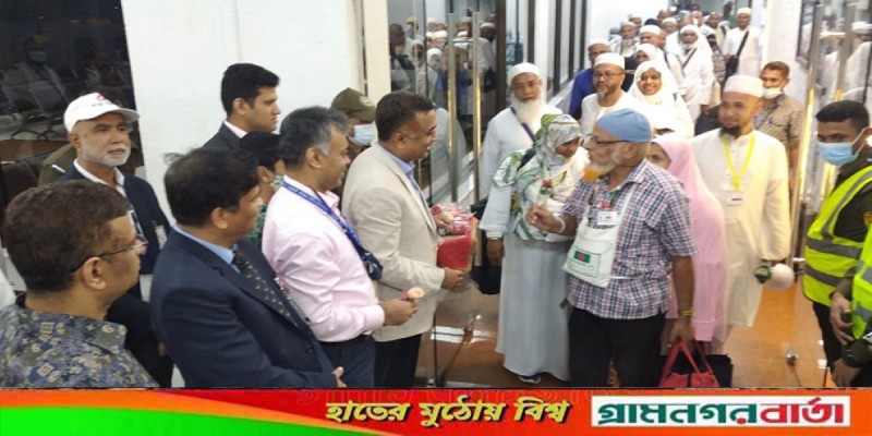 হজের আনুষ্ঠানিকতা শেষে দেশে ফিরছেন হাজিরা হজের আনুষ্ঠানিকতা শেষে দেশে ফিরছেন হাজিরা