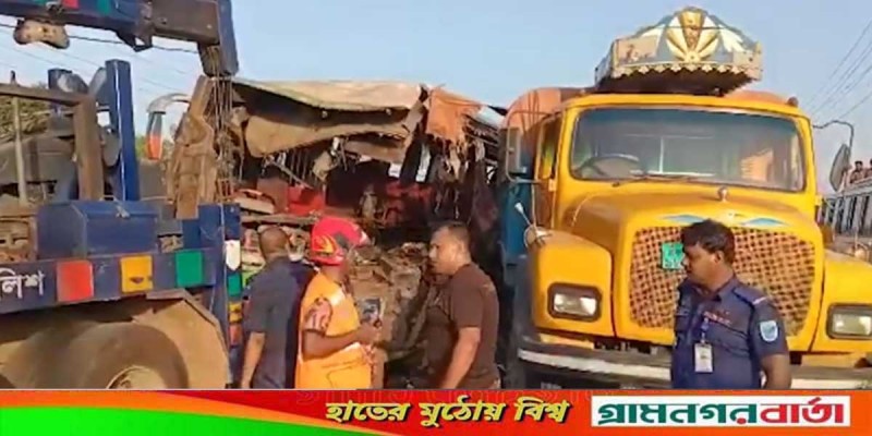 ঢাকা-টাঙ্গাইল মহাসড়কে ঝরলো চারজনের প্রাণ ঢাকা-টাঙ্গাইল মহাসড়কে ঝরলো চারজনের প্রাণ