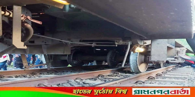 সান্তাহার জংশনে ৮ ঘন্টা আটকা পড়ে পঞ্চগড় ও সীমান্ত এক্সপ্রেস ট্রেন সান্তাহার জংশনে ৮ ঘন্টা আটকা পড়ে পঞ্চগড় ও সীমান্ত এক্সপ্রেস ট্রেন