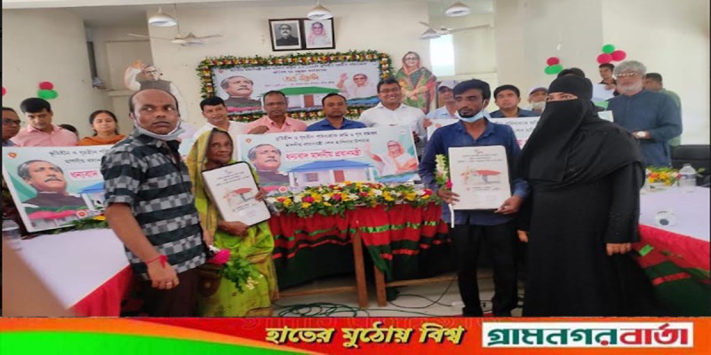 শ্রীনগরে প্রধানমন্ত্রীর উপহারের জমিসহ ঘর প্রদান শ্রীনগরে প্রধানমন্ত্রীর উপহারের জমিসহ ঘর প্রদান