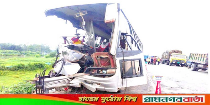 দিনের শুরুতে সড়কে ঝরল ১১ প্রাণ, হাসপাতালে ৪৫ জন দিনের শুরুতে সড়কে ঝরল ১১ প্রাণ, হাসপাতালে ৪৫ জন