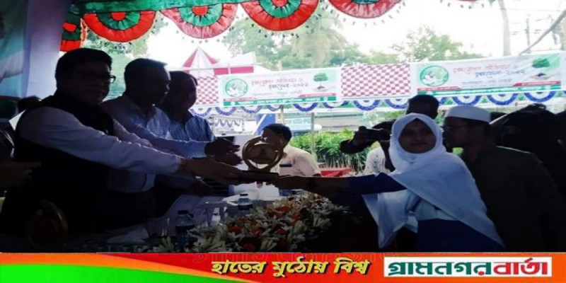 জাতীয় শিক্ষা সপ্তাহ উপলক্ষে মেহেরপুরে বিজয়ীদের মাঝে পুরস্কার বিতরণ জাতীয় শিক্ষা সপ্তাহ উপলক্ষে মেহেরপুরে বিজয়ীদের মাঝে পুরস্কার বিতরণ