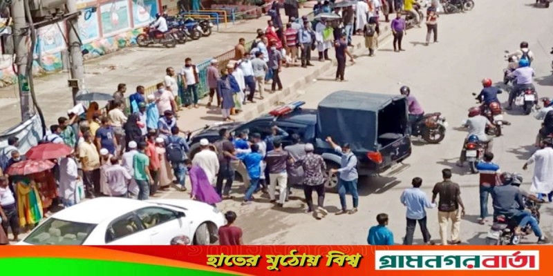 তেলের মূল্যবৃদ্ধির প্রতিবাদে মিছিল, পুলিশের গাড়ি ভাঙচুর তেলের মূল্যবৃদ্ধির প্রতিবাদে মিছিল, পুলিশের গাড়ি ভাঙচুর
