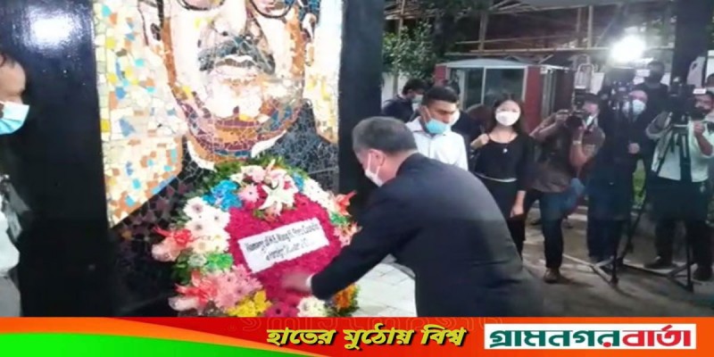 বঙ্গবন্ধুর প্রতিকৃতিতে চীনা পররাষ্ট্রমন্ত্রীর শ্রদ্ধা বঙ্গবন্ধুর প্রতিকৃতিতে চীনা পররাষ্ট্রমন্ত্রীর শ্রদ্ধা
