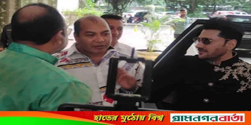 অবশেষে অনন্ত-মিশা এক টেবিলে অবশেষে অনন্ত-মিশা এক টেবিলে
