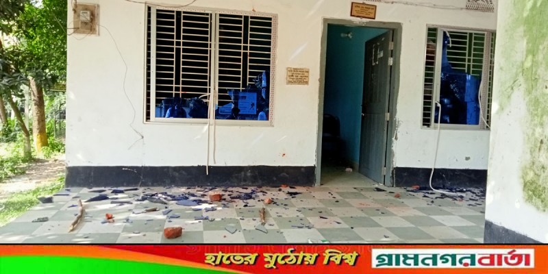 সিরাজদিখানে লাইনে দাঁড়ানোকে কেন্দ্র করে দু'গ্রুপের সংঘর্ষ ভাংচুর, আহত ৩ সিরাজদিখানে লাইনে দাঁড়ানোকে কেন্দ্র করে দু'গ্রুপের সংঘর্ষ ভাংচুর, আহত ৩