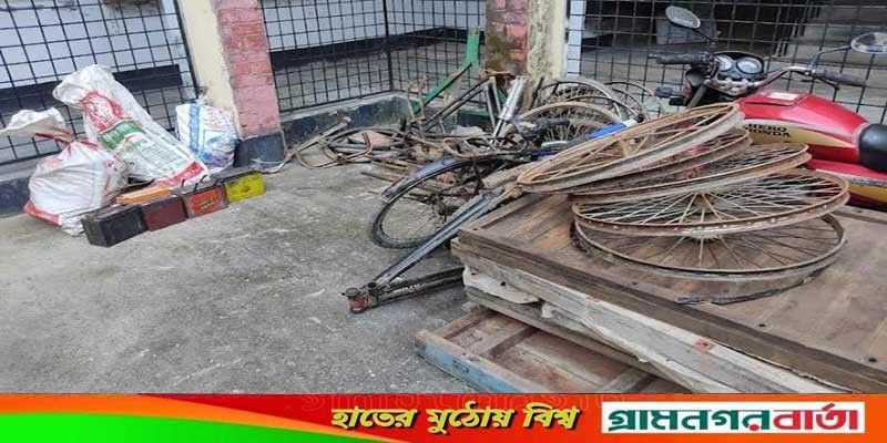 বাগেরহাটে চোর চক্রের ৮ সদস্য আটক, ভ্যানসহ মালামাল উদ্ধার বাগেরহাটে চোর চক্রের ৮ সদস্য আটক, ভ্যানসহ মালামাল উদ্ধার