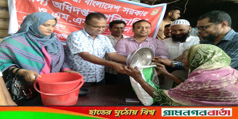 শ্রীনগরে খোলা বাজারে চাল বিক্রি শুরু শ্রীনগরে খোলা বাজারে চাল বিক্রি শুরু