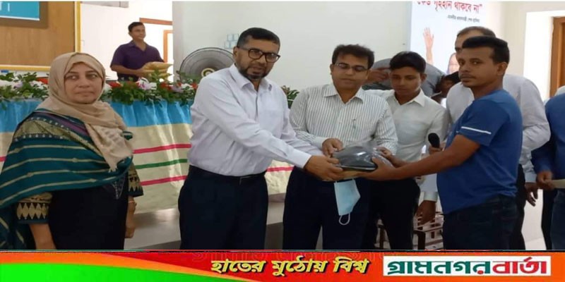 মাদারীপুরে সাড়ে ৭’শ কৃষককে বিনামূল্যে বীজ ও কৃষি ঋণ বিতরণ মাদারীপুরে সাড়ে ৭’শ কৃষককে বিনামূল্যে বীজ ও কৃষি ঋণ বিতরণ