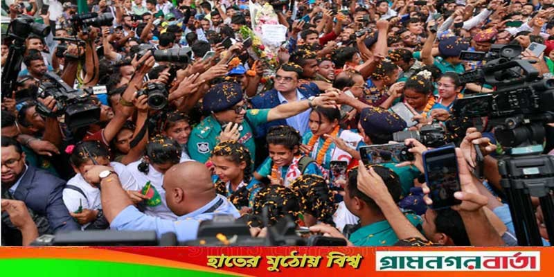 বিমানবন্দরে সাফজয়ী ফুটবলারদের ব্যাগের তালা ভেঙে চুরি! বিমানবন্দরে সাফজয়ী ফুটবলারদের ব্যাগের তালা ভেঙে চুরি!