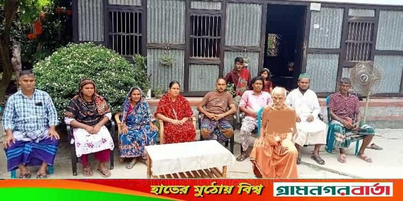 সংখ্যালঘু পরিবারের নিরাপত্তার দাবিতে সিরাজদিখানে স্বপরিবারে সংবাদ সম্মেলন সংখ্যালঘু পরিবারের নিরাপত্তার দাবিতে সিরাজদিখানে স্বপরিবারে সংবাদ সম্মেলন