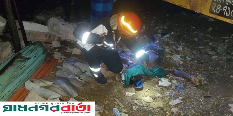 হাজারীবাগে কুরিয়ার সার্ভিসের অফিসে বিস্ফোরণে একজন নিহত হাজারীবাগে কুরিয়ার সার্ভিসের অফিসে বিস্ফোরণে একজন নিহত