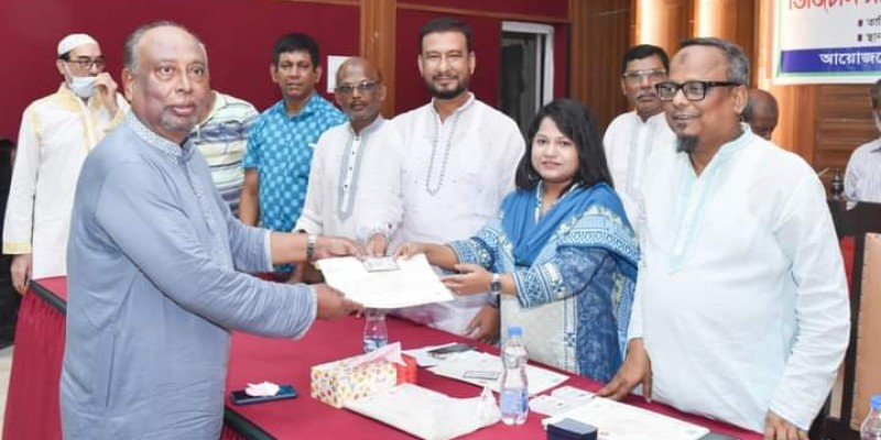 শিবগঞ্জ মুক্তিযোদ্ধাদের মাঝে ডিজিটাল সার্টিফিকেট ও স্মার্ট কার্ড বিতরণ শিবগঞ্জ মুক্তিযোদ্ধাদের মাঝে ডিজিটাল সার্টিফিকেট ও স্মার্ট কার্ড বিতরণ