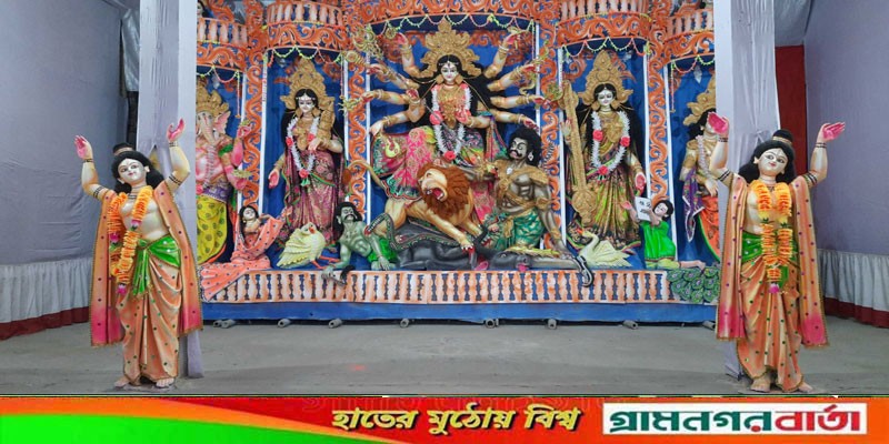 বনিকপাড়ায় ১৫১ প্রতিমা নিয়ে জেলার বড় আয়োজন বনিকপাড়ায় ১৫১ প্রতিমা নিয়ে জেলার বড় আয়োজন