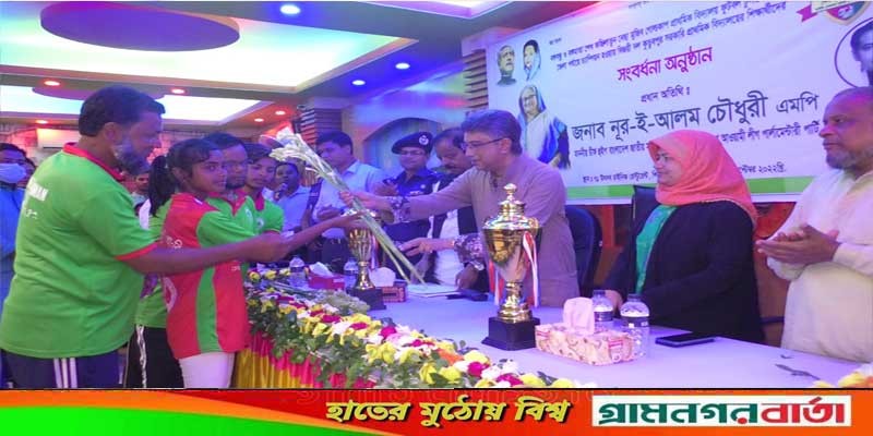 স্কুলের ক্ষুদে খেলোয়ারদের সংবর্ধনা দিয়ে একসাথে খাবার খেলেন চীফ হুইপ স্কুলের ক্ষুদে খেলোয়ারদের সংবর্ধনা দিয়ে একসাথে খাবার খেলেন চীফ হুইপ