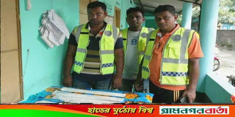 গাংনীতে ১৫ কেজি রুপাসহ পাচারকারী গ্রেপ্তার গাংনীতে ১৫ কেজি রুপাসহ পাচারকারী গ্রেপ্তার