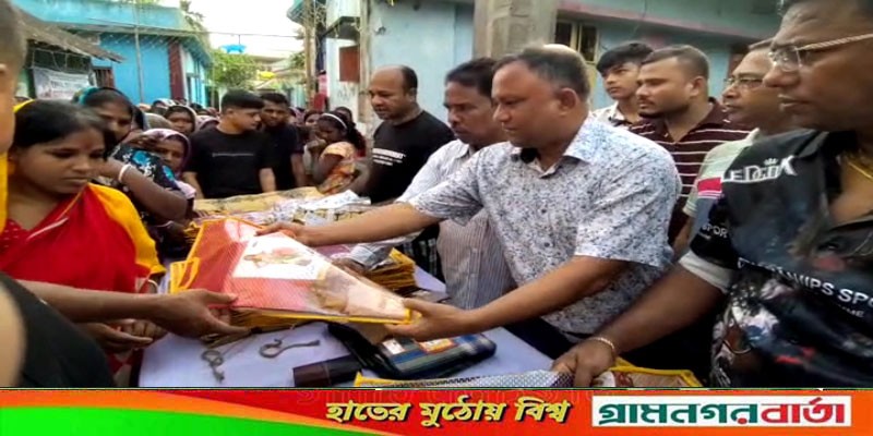 দূর্গাপূজা উপলক্ষে টঙ্গীবাড়ীতে মুসলিম ও হিন্দুধর্মালম্বীদের মাঝে বস্ত্র বিতরণ দূর্গাপূজা উপলক্ষে টঙ্গীবাড়ীতে মুসলিম ও হিন্দুধর্মালম্বীদের মাঝে বস্ত্র বিতরণ