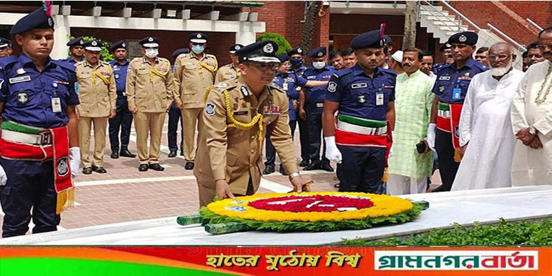 টুঙ্গীপাড়ায় বঙ্গবন্ধুর সমাধিতে নবনিযুক্ত আইজিপির শ্রদ্ধা নিবেদন টুঙ্গীপাড়ায় বঙ্গবন্ধুর সমাধিতে নবনিযুক্ত আইজিপির শ্রদ্ধা নিবেদন