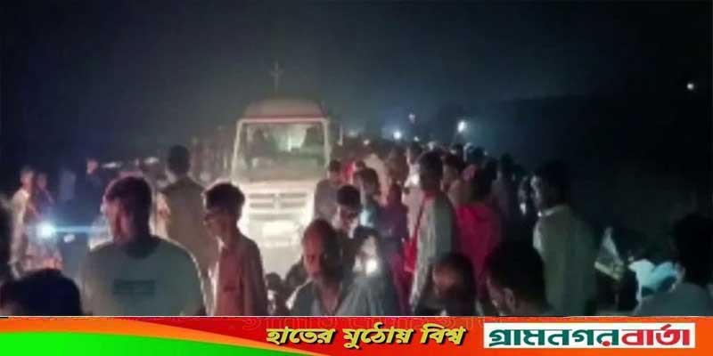 ভারতে ট্রাক্টর ট্রলি পুকুরে পড়ে নারী-শিশুসহ প্রাণ গেল ২৬ জনের ভারতে ট্রাক্টর ট্রলি পুকুরে পড়ে নারী-শিশুসহ প্রাণ গেল ২৬ জনের