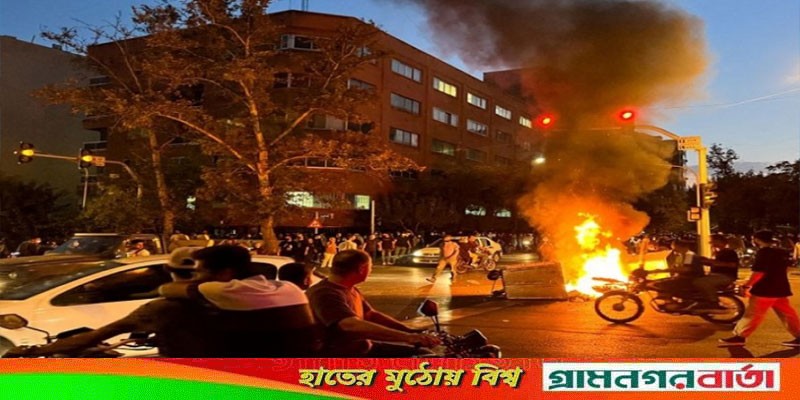 এবার তেহরানে বিশ্ববিদ্যালয় শিক্ষার্থীদের ওপর নিরাপত্তা বাহিনীর হামলা এবার তেহরানে বিশ্ববিদ্যালয় শিক্ষার্থীদের ওপর নিরাপত্তা বাহিনীর হামলা