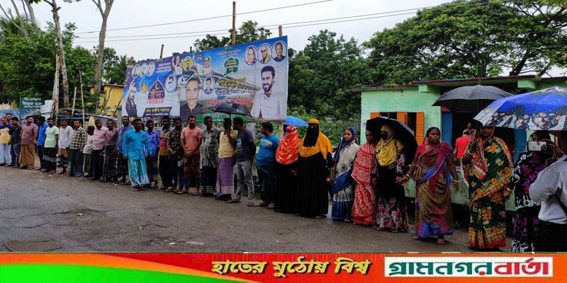 বাগেরহাটে খাদ্যবান্ধব কর্মসূচি থেকে বাদ দেওয়ায় মানববন্ধন বাগেরহাটে খাদ্যবান্ধব কর্মসূচি থেকে বাদ দেওয়ায় মানববন্ধন