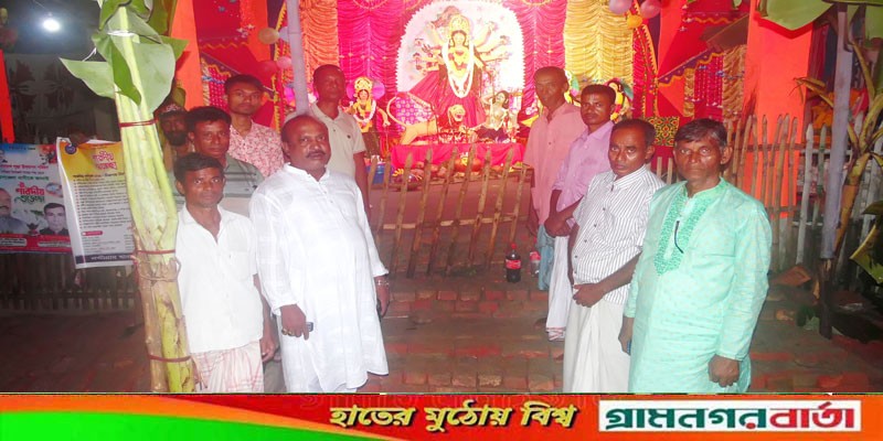 নন্দীগ্রামে ভাইস চেয়ারম্যানের দুর্গাপূজা মন্ডপ পরিদর্শন নন্দীগ্রামে ভাইস চেয়ারম্যানের দুর্গাপূজা মন্ডপ পরিদর্শন