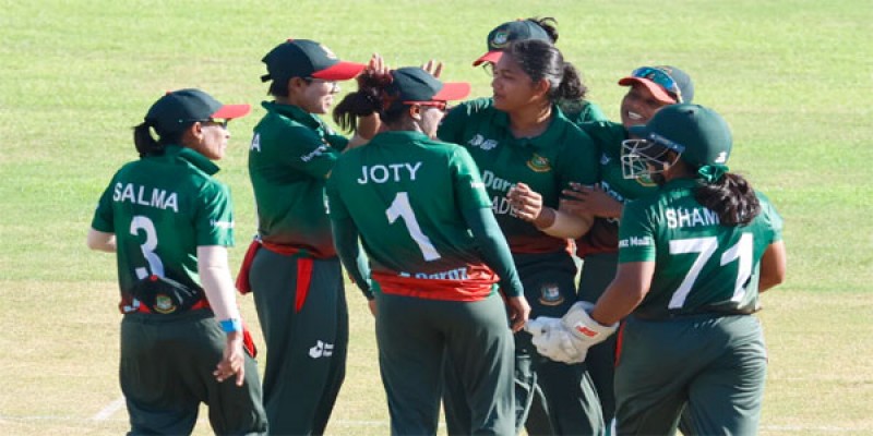 অভিষিক্ত তৃষ্ণার হ্যাট্টিকে বড় জয় বাংলাদেশের অভিষিক্ত তৃষ্ণার হ্যাট্টিকে বড় জয় বাংলাদেশের