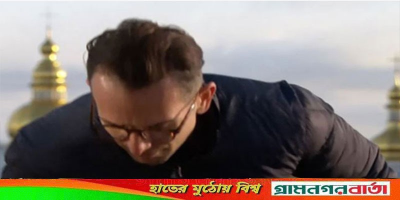 লাইভ ছেড়ে দৌড় দিলেন বিবিসির সাংবাদিক লাইভ ছেড়ে দৌড় দিলেন বিবিসির সাংবাদিক