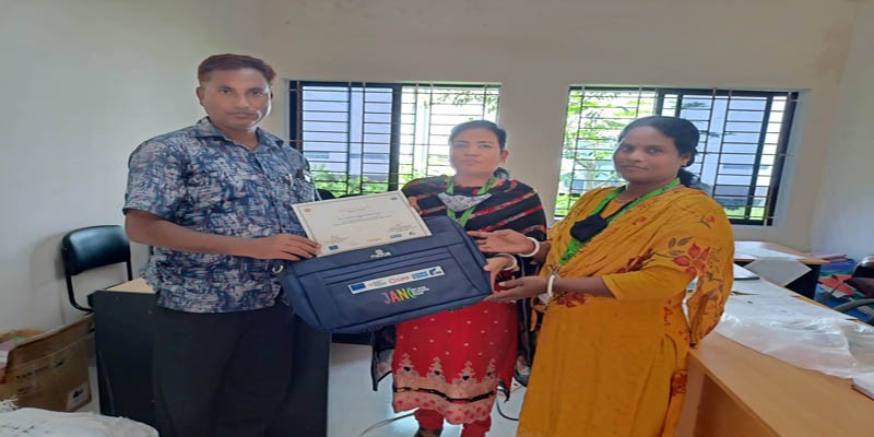 কাউনিয়ায় শিক্ষকদের মাঝে সনদপত্র ও ব্যাগ বিতরণ কাউনিয়ায় শিক্ষকদের মাঝে সনদপত্র ও ব্যাগ বিতরণ