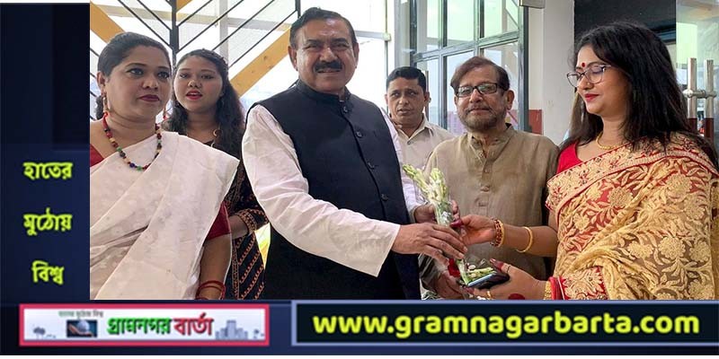 রাষ্ট্রীয় কোষাগার থেকে সম্মানী পেলেন শাজাহান খান রাষ্ট্রীয় কোষাগার থেকে সম্মানী পেলেন শাজাহান খান