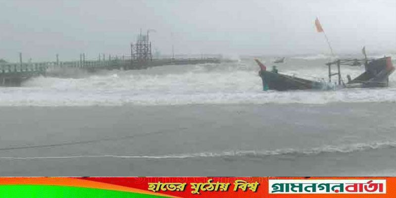 সেন্টমার্টিনে ডুবল ১৫ ট্রলার সেন্টমার্টিনে ডুবল ১৫ ট্রলার