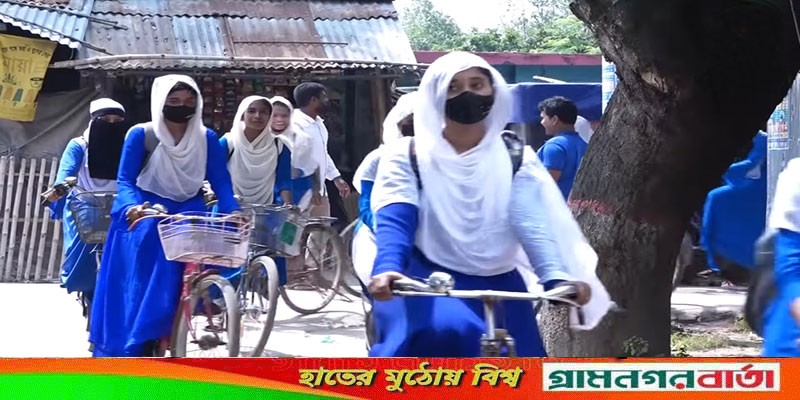 লাগছে না বাড়তি খরচ সীমান্তে ছাত্রীদের ভরসা বাইসাইকেল লাগছে না বাড়তি খরচ সীমান্তে ছাত্রীদের ভরসা বাইসাইকেল