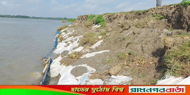 বাগেরহাটে ভাঙছে নদী, বিলীন হচ্ছে সড়ক-স্থাপনা বাগেরহাটে ভাঙছে নদী, বিলীন হচ্ছে সড়ক-স্থাপনা