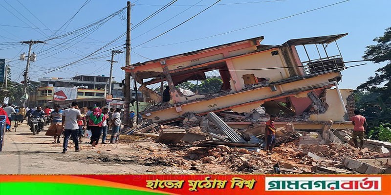 ফকিরহাটে সড়কের পাশে শতাধিক অবৈধ স্থাপনা উচ্ছেদ ফকিরহাটে সড়কের পাশে শতাধিক অবৈধ স্থাপনা উচ্ছেদ