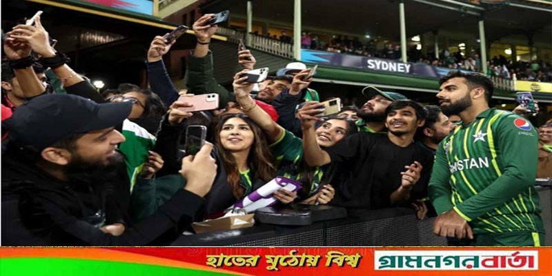 দক্ষিণ আফ্রিকাকে হারিয়ে সেমিফাইনালে ওঠার সম্ভাবনা টিকিয়ে রাখলো পাকিস্তান দক্ষিণ আফ্রিকাকে হারিয়ে সেমিফাইনালে ওঠার সম্ভাবনা টিকিয়ে রাখলো পাকিস্তান