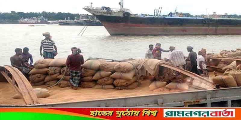 রাশিয়া থেকে আসা গম খালাস হচ্ছে মোংলা বন্দরে রাশিয়া থেকে আসা গম খালাস হচ্ছে মোংলা বন্দরে