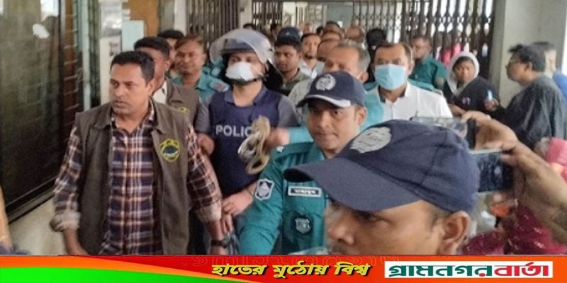 আদালত প্রাঙ্গণ থেকে জঙ্গি ছিনতাইয়ে অংশ নেওয়া মেহেদী রিমান্ডে আদালত প্রাঙ্গণ থেকে জঙ্গি ছিনতাইয়ে অংশ নেওয়া মেহেদী রিমান্ডে