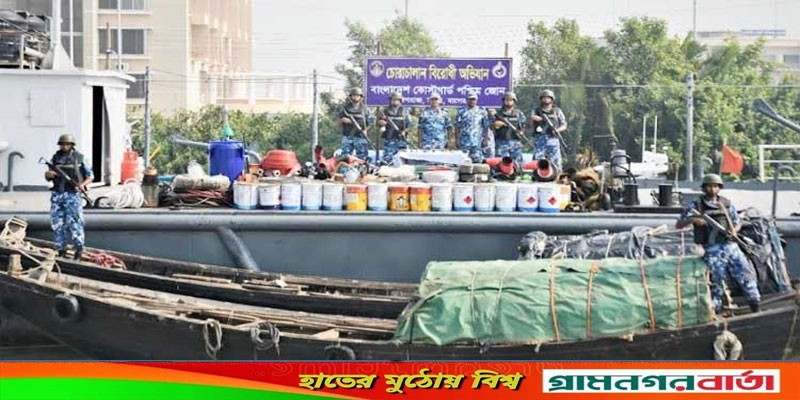 মোংলায় বিদেশি জাহাজের মালামাল লুট মোংলায় বিদেশি জাহাজের মালামাল লুট