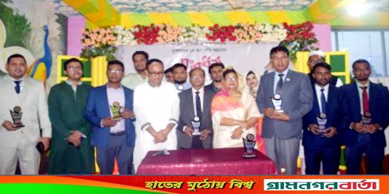 টঙ্গীবাড়ীতে ৪০তম বিসিএস-এ বিভিন্ন ক্যাডারে সুপারিশপ্রাপ্তদের সংবর্ধনা টঙ্গীবাড়ীতে ৪০তম বিসিএস-এ বিভিন্ন ক্যাডারে সুপারিশপ্রাপ্তদের সংবর্ধনা