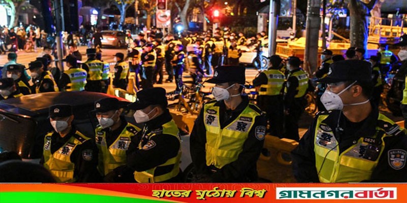 চীনে প্রতিবাদকারীদের সাথে পুলিশের সংঘর্ষ চীনে প্রতিবাদকারীদের সাথে পুলিশের সংঘর্ষ