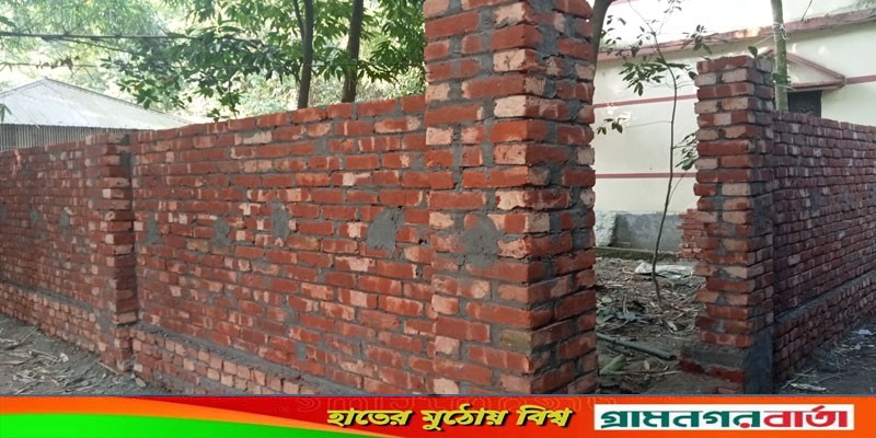 শিবগঞ্জে কৃষকের জায়গায় জোরপূর্বক বাড়ি নির্মাণের অভিযোগ শিবগঞ্জে কৃষকের জায়গায় জোরপূর্বক বাড়ি নির্মাণের অভিযোগ