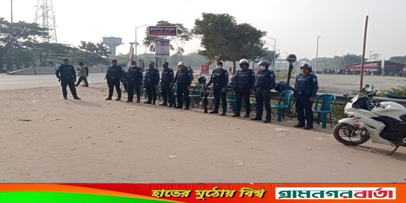 ঢাকা-মাওয়া মহাসড়কে আইনশৃঙ্খলা বাহিনীর টহল ঢাকা-মাওয়া মহাসড়কে আইনশৃঙ্খলা বাহিনীর টহল