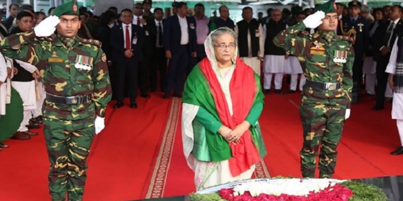বিজয় দিবসে বঙ্গবন্ধুর প্রতিকৃতিতে প্রধানমন্ত্রীর শ্রদ্ধা বিজয় দিবসে বঙ্গবন্ধুর প্রতিকৃতিতে প্রধানমন্ত্রীর শ্রদ্ধা