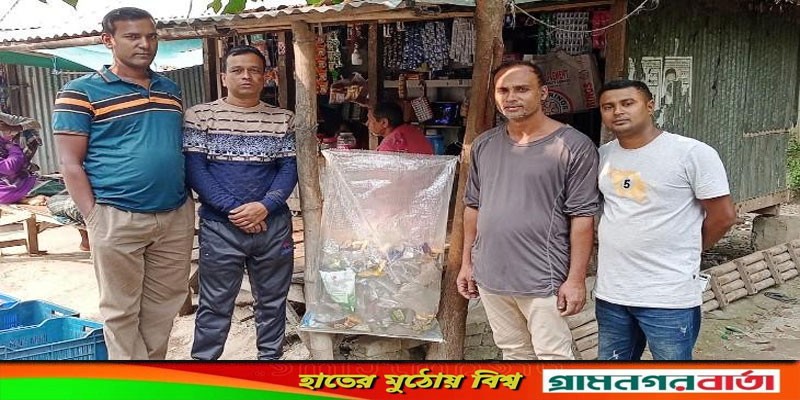 পলিথিনমুক্ত গ্রাম গড়তে চার যুবকের উদ্যোগ পলিথিনমুক্ত গ্রাম গড়তে চার যুবকের উদ্যোগ