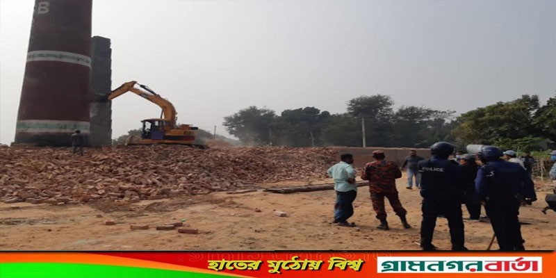 মাদারীপুরে অবৈধ ইটভাটায় অভিযানে গিয়ে হামলার শিকার ম্যাজিস্ট্রেট, আহত ৮ মাদারীপুরে অবৈধ ইটভাটায় অভিযানে গিয়ে হামলার শিকার ম্যাজিস্ট্রেট, আহত ৮
