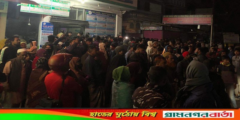 মাদারীপুরে ভুল চিকিৎসায় গৃহবধূর মৃত্যু, হাসপাতাল ভাঙচুর মাদারীপুরে ভুল চিকিৎসায় গৃহবধূর মৃত্যু, হাসপাতাল ভাঙচুর