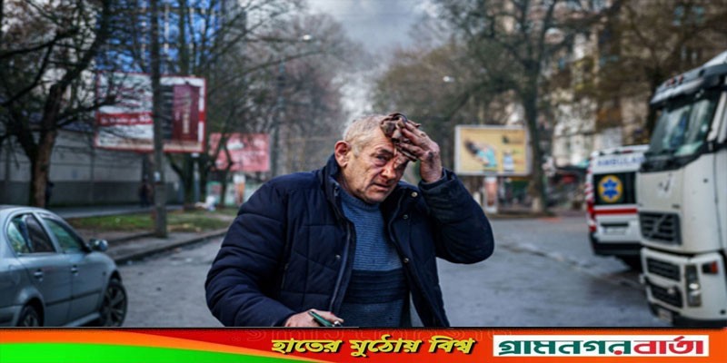 খেরসনে রুশ বিমান হামলায় ১০ জন নিহত খেরসনে রুশ বিমান হামলায় ১০ জন নিহত