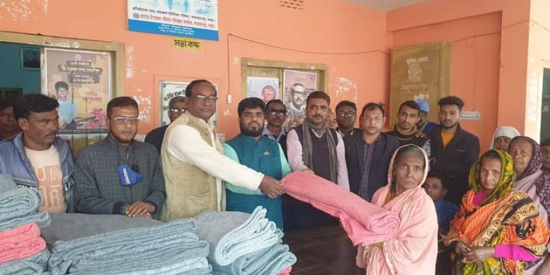 শাজাহানপুরে প্রধানমন্ত্রী প্রদত্ত শীতবস্ত্র বিতরণ শাজাহানপুরে প্রধানমন্ত্রী প্রদত্ত শীতবস্ত্র বিতরণ