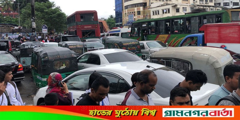 ইজতেমায় গাড়ি পার্কিং, তীব্র যানজটের প্রভাব রাজধানীজুড়ে ইজতেমায় গাড়ি পার্কিং, তীব্র যানজটের প্রভাব রাজধানীজুড়ে